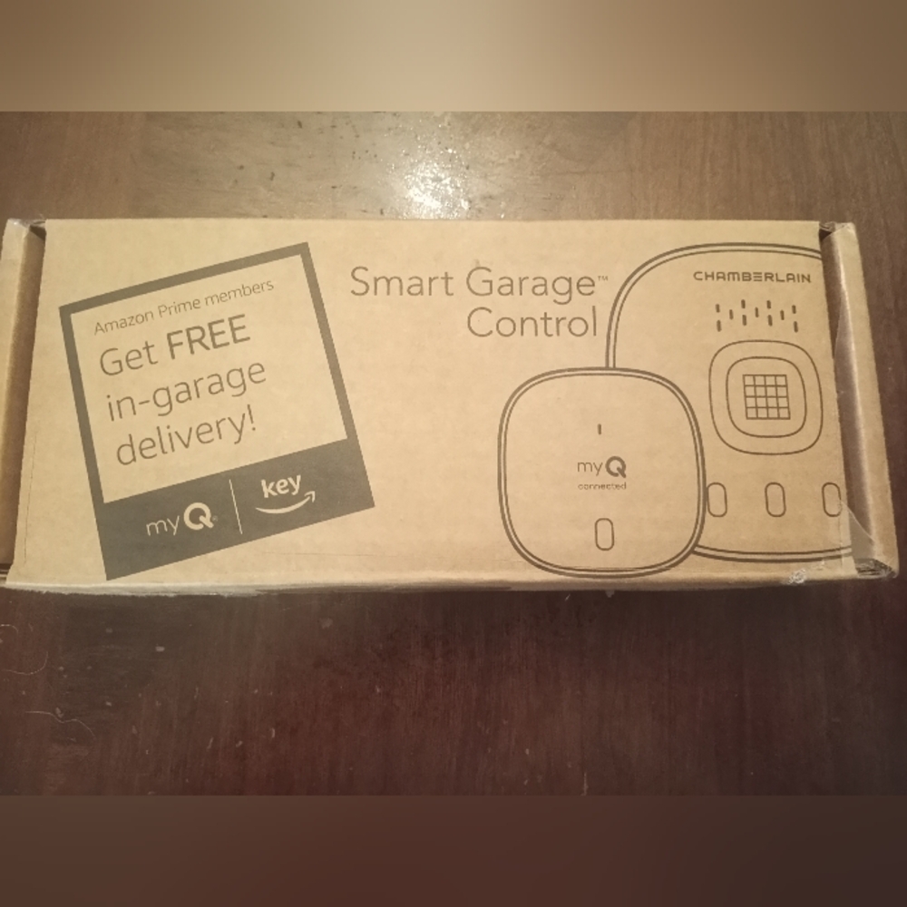 Smart Garage Control CHAMBERLAIN brand new